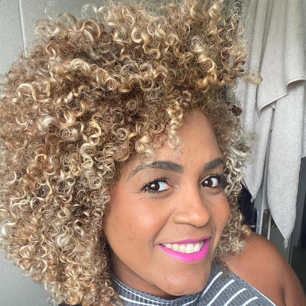 Afeni Hair — foto oficial do salão